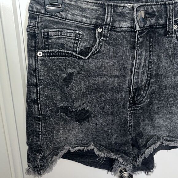 H&M Distressed Raw Hem Jean Shorts Size 4 - Picture 2 of 5